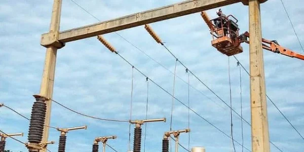 Completo portfólio de serviços de revisões para subestações, internas e externas de 2,4kv até 250kv.